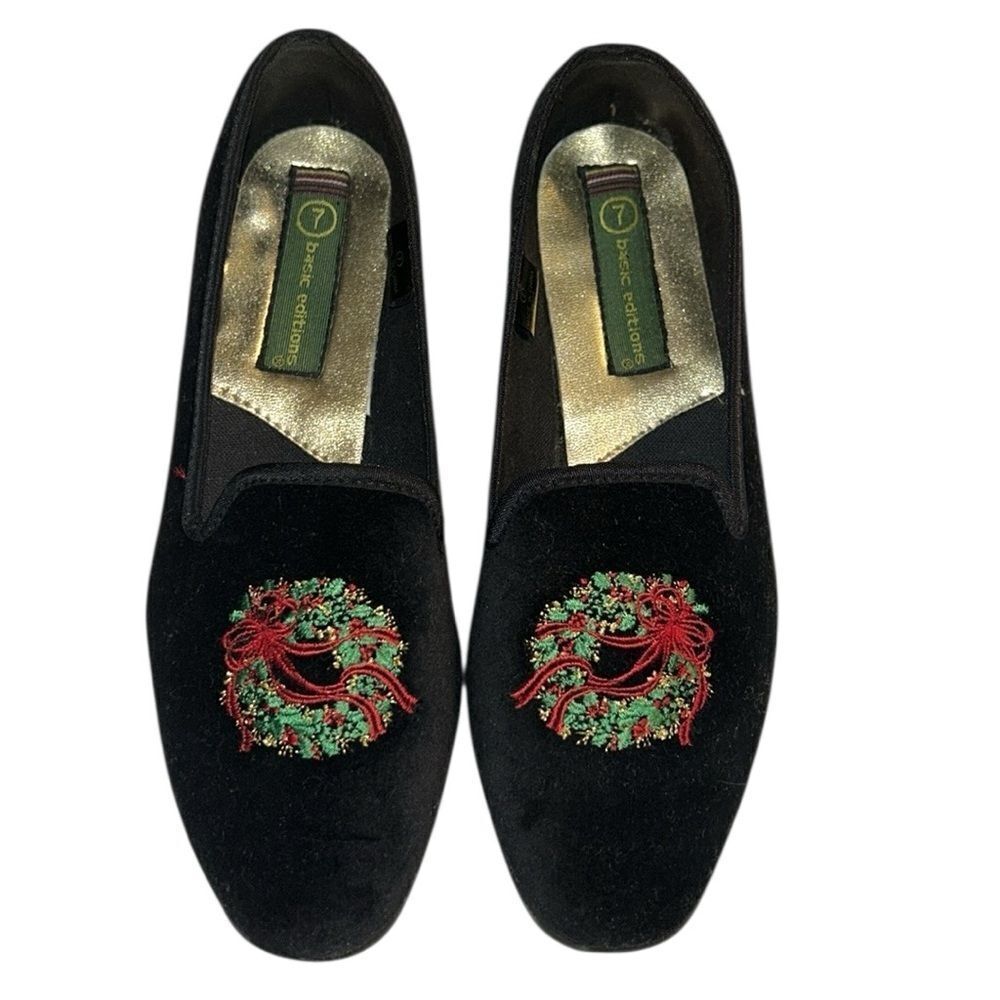 Basic Editions Christmas Wreath Embroidered Black Flat Shoes(Size 7)